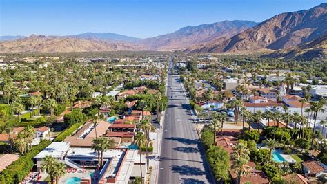 A Visitor's Guide to Exploring Downtown Palm Springs, CA | PlanetWare