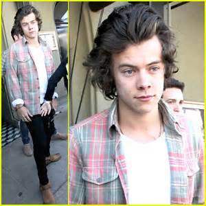 Harry Styles Braves Sea of Paparazzi for Lunch in West Hollywood | Harry Styles, One Direction ...