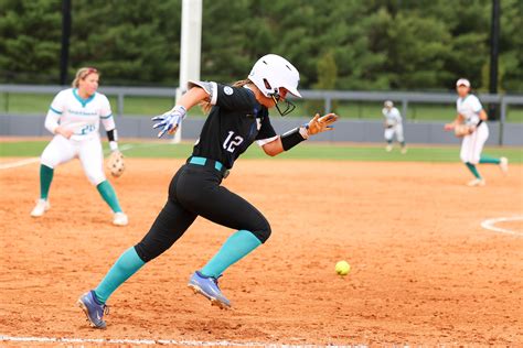 Kentucky-Arkansas Game 1 Softball Photo Gallery – UK Athletics