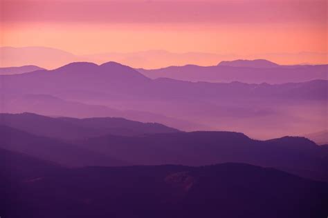 Premium Photo | Purple sunset in the mountains