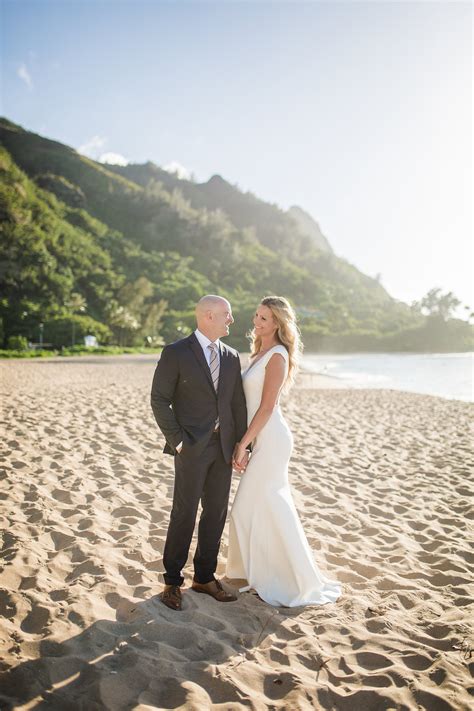 Kauai Beach Wedding Photos — The Overwhelmed Bride // Wedding Blog + SoCal Wedding Planner