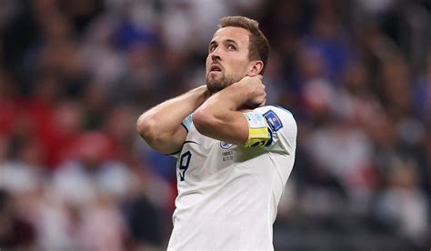 Harry Kane penalty: Domino’s driver watched World Cup miss in customer ...