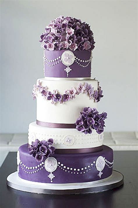 Fialová svadobná torta (38 fotografií): cukrovinky na svadbu v lila farbe