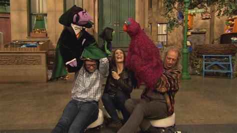 "Sesame Street": Behind the scenes with the Muppets, and the puppeteers ...