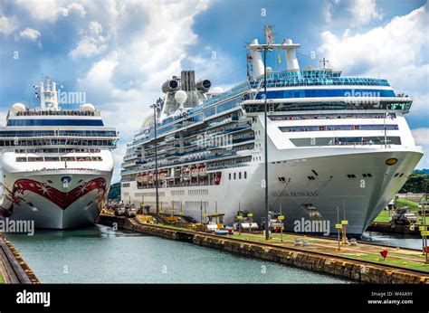 Cruise ships Island Princess and Norwegian Jewel in the Gatun Locks of ...