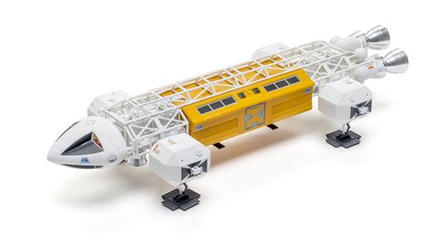 Build review of the MPC Space: 1999 Eagle transport scale model kit ...