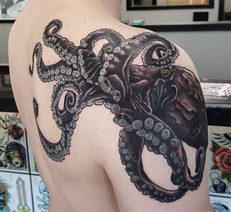 , #octopustattooguys | Kraken tätowierung, Schulter tattoo, Tätowierungen