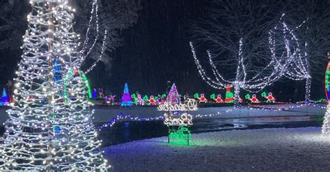 13 Spectacular Kansas City Christmas Lights Displays