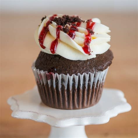 These 13 Bakeries Deliver Gourmet Cupcakes To Your Doorstep Fast – Treat Buyer