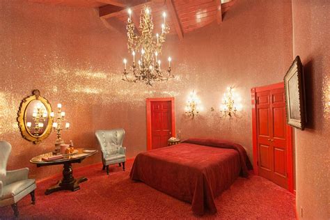 Pink. Glitter. Walls. | Madonna inn rooms, Round rooms, Glitter room