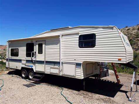 1994 Wilderness 28ft Fleetwood 5th wheel for sale