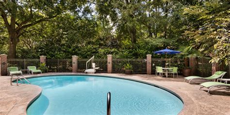 Hotel in Mt. Pleasant, SC | Holiday Inn Express & Suites Charleston ...