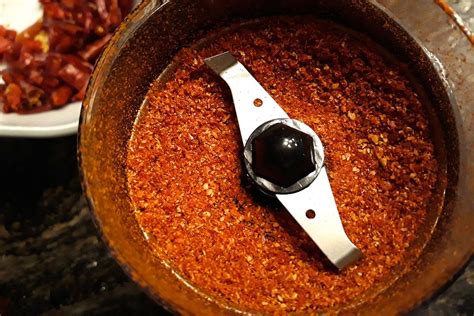 Homemade Ground Cayenne Recipe: Turn Fresh Peppers Into a Spicy Cayenne Pepper Powder | Spices ...