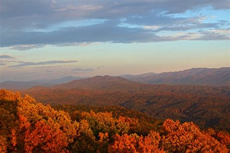 The 20 Best Places to See Fall Foliage in the Smoky Mountains