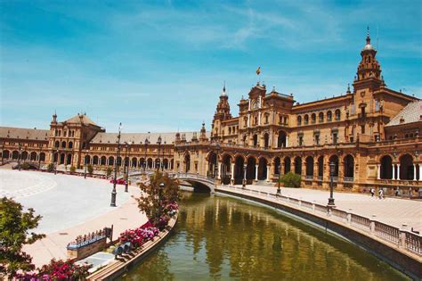 Seville’s Plaza de España: The Complete Guide