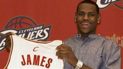 LeBron James rookie card goes for record $1.8M at auction - ESPN