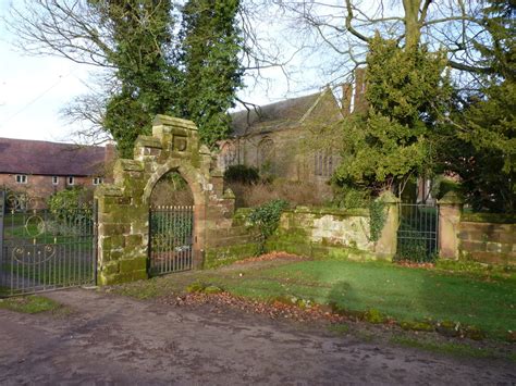 A gateway to Grafton Manor, Grafton... © Jeff Gogarty cc-by-sa/2.0 :: Geograph Britain and Ireland