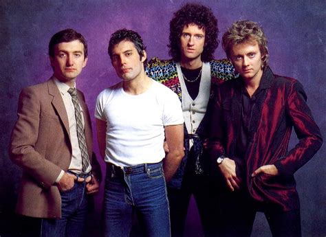 Clases en linea: Resumen de biografía de Queen para 1º año