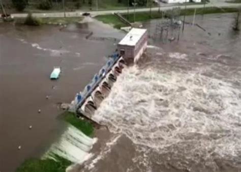 State of emergency in central Michigan after two dams fail, forcing 10,000 to evacuate - CBS News