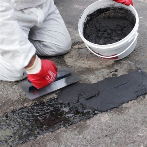 Rizistal Epoxy Asphalt & Tarmac Repair Mortar in Black