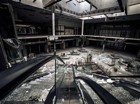 Haunting photos of dead malls - Business Insider