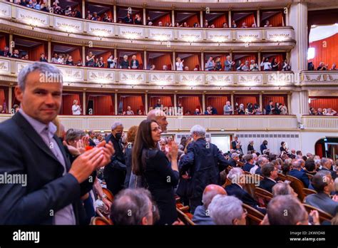 Interior of Vienna State Opera House. Wiener Staatsoper produces 50-70 ...