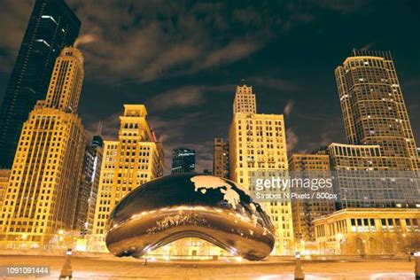 Chicago Bean Night Photos and Premium High Res Pictures - Getty Images