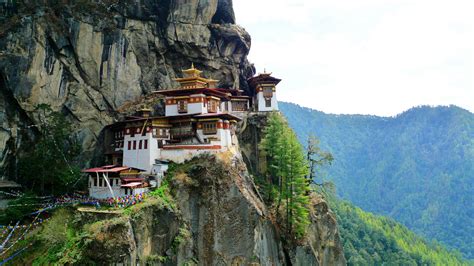 Tiger's Nest (Paro Taktsang) - Paro Valley, Bhutan [3968x2232] : r/castles