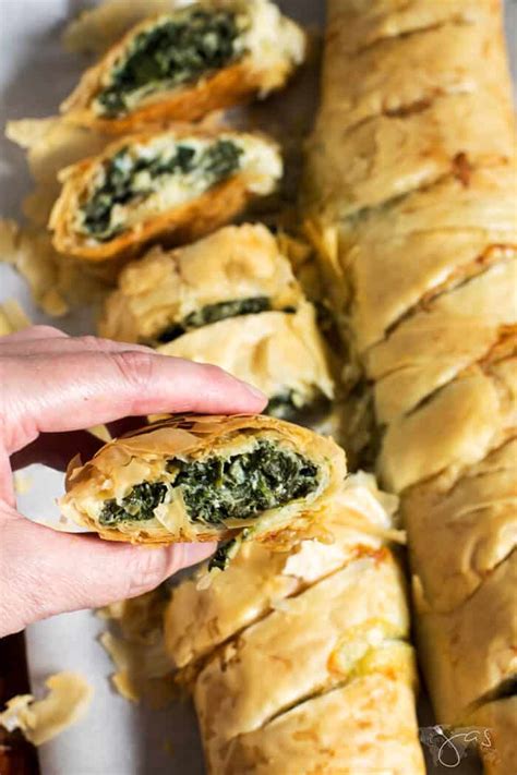 How to Make Spinach and Cheese Phyllo Pie