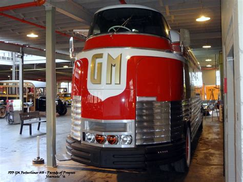 Car Photos, 1953 GM Futurliner #10 - Parade of Progress...