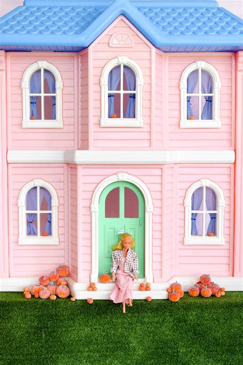 Fall Barbie Dream House Wallpaper Downloads • PMQ for two