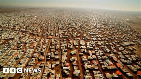 Syria conflict: Jordan's Zaatari refugee camp from the air - BBC News