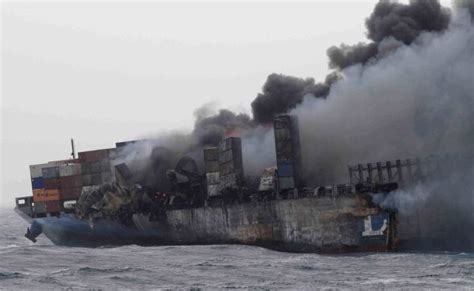 A Look Back: MOL Comfort Incident Photos [25 PHOTOS] – gCaptain