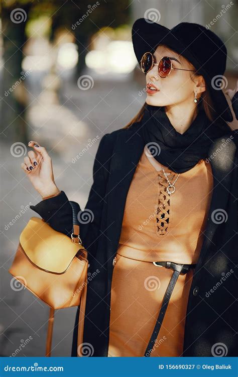 Stylish Girl Walking through the City Stock Image - Image of carefree, modern: 156690327