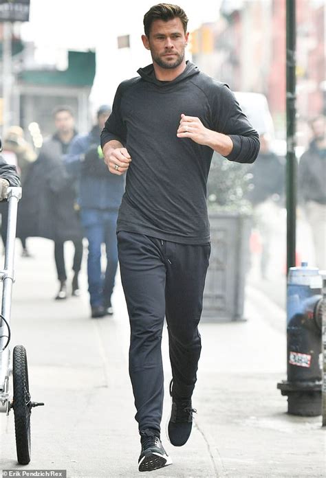 Chris Hemsworth films a commercial for Hugo Boss in New York | Daily ...