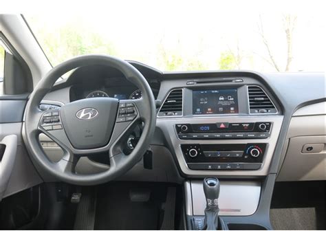 2017 Hyundai Sonata: 158 Interior Photos | U.S. News