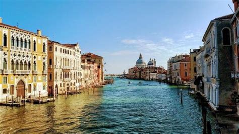 How to get from Treviso Airport to Venice by train, bus or taxi