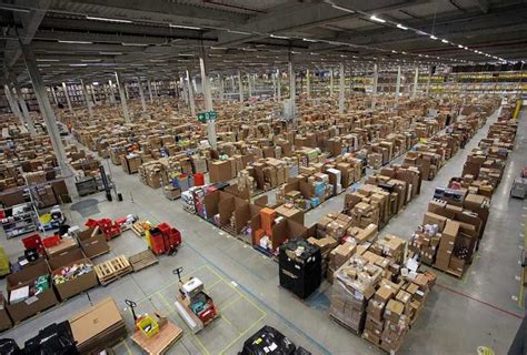 Inside An Amazon Warehouse [PHOTOS] | IBTimes