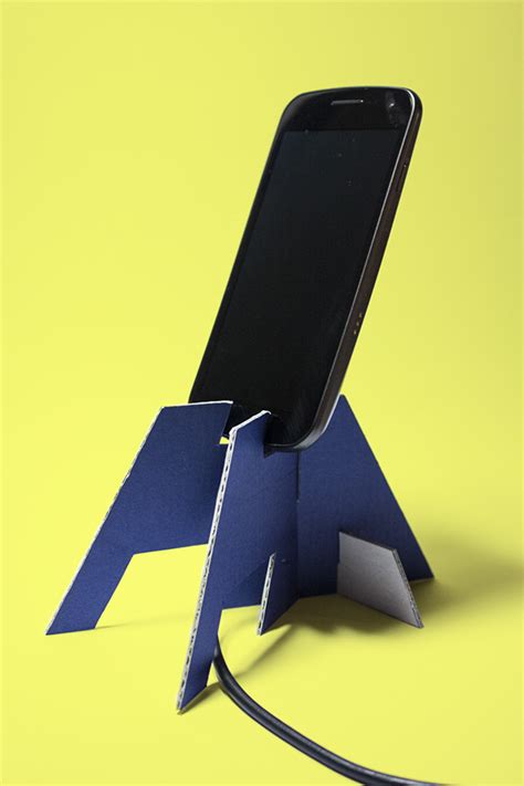 DIY Smartphone/Tablet Stand made of cardboard on Student Show