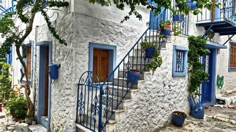 Skiathos Old Town, Greece - Shopping, Nightlife - Holidify