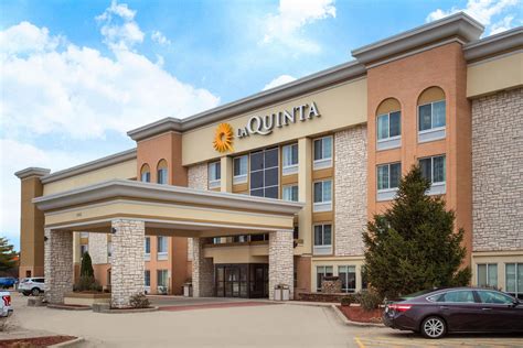 La Quinta Inn & Suites by Wyndham Effingham | Effingham, IL Hotels