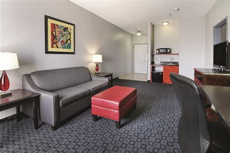 La Quinta Inn & Suites by Wyndham Dallas - Hutchins | Hutchins, TX Hotels