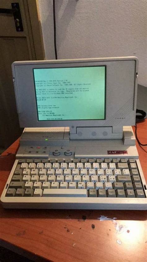 [Retro] Old laptop, can you help identifying it? : r/computers