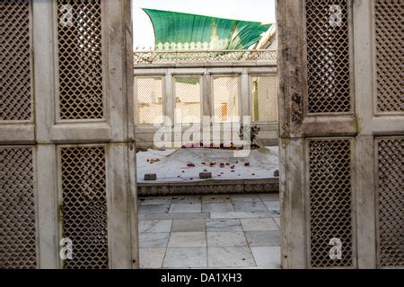 Tomb of Aurangzeb Stock Photo - Alamy