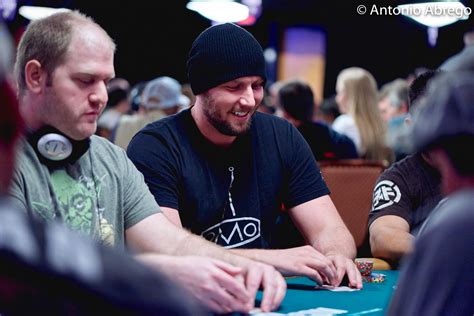 Cash Game Strategy vs. Tournament Strategy in Omaha Hi-Lo | PokerNews