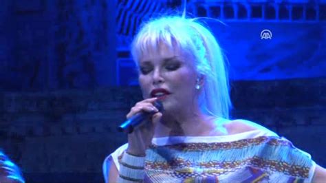 Anadolu Agency - Ajda Pekkan gives a concert in Denizli - YouTube