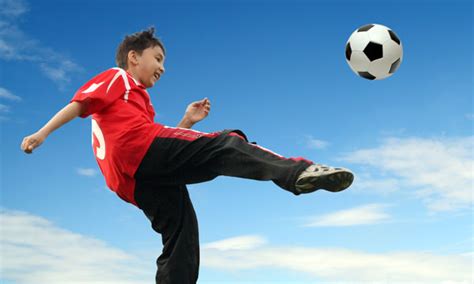 teen-boy-kicking-soccer-ball | Avenue Clinic