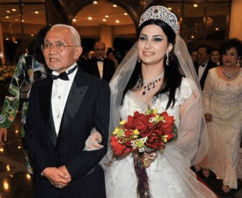 Happy Families? Taib Gets A Public Kicking From Ragad! | MoCS