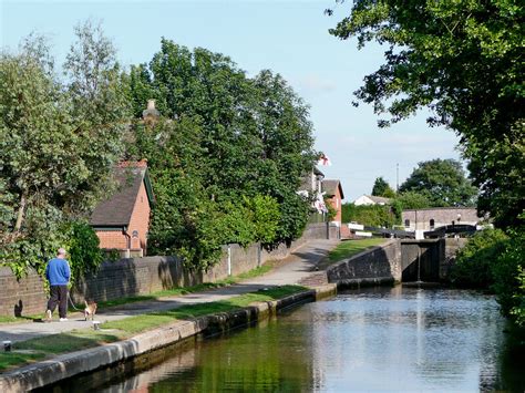 Coventry Canal in Atherstone,... © Roger D Kidd :: Geograph Britain and Ireland