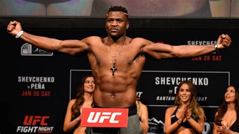 PICTURE: NBA Star Makes 260lbs UFC Champion Francis Ngannou Look Like a ...